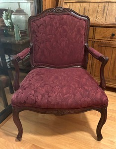 lot 27 image: Stylish Vintage Accent Arm Chair