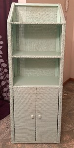 lot 74 image: Charming Vintage Cabinet with Shelves
