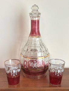 lot 81 image: Vintage Decanter with 2 Glasses