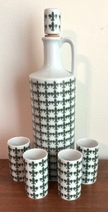 lot 32 image: Hakusan Decanter with Four Petite Cups