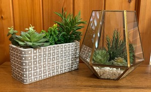 lot 104 image: Beautiful Faux Greenery