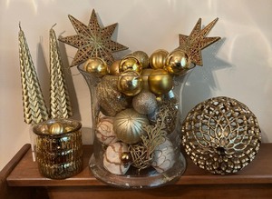 lot 109 image: Golden Goodies  Variety of Gold Colored Home Decor Items