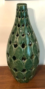 lot 118 image: Gorgeous Green Decorative Vase
