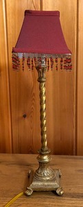 lot 119 image: Pretty Petite Table Lamp