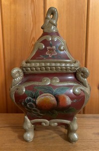 lot 124 image: Raymond Waites Lidded Vessel