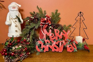 lot 354 image: Merry Christmas Sign, Wreath, Christmas Tree Candle Holder and More