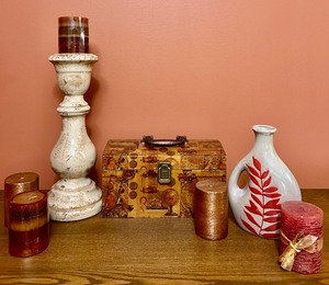lot 241 image: Variety of Home Decor and Candles