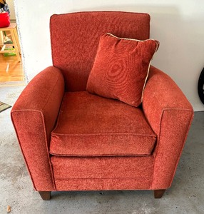 lot 46 image: Upholstered Ethan Allen Armchair