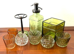 lot 278 image: Beautiful Home Decor Glass Items