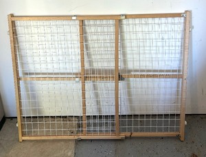 lot 282 image: Adjustable Width Gate