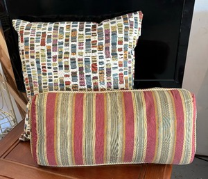 lot 291 image: Two Pretty Accent Pillows