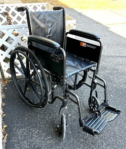 lot 297 image: Everest & Jennings Traveler L3 Wheelchair
