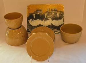 lot 153 image: Sorento Dishware & Cute Cutting Board