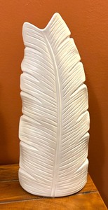 lot 357 image: Fun Feather Motif Vase