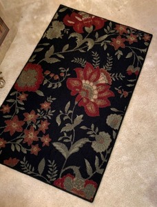 lot 358 image: Floral Design Area Rug