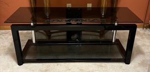 lot 359 image: Sleek Tempered Glass Media Table
