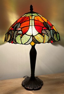 lot 45 image: Stunning Stained Glass Table Lamp