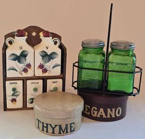 lot 159 image: Vintage SpiceOilVinegar Rack & More
