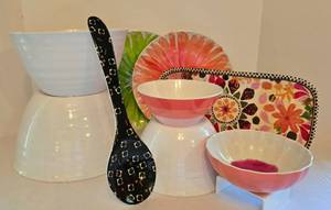lot 168 image: Collection of Colorful Plastic ServingBaking Pieces