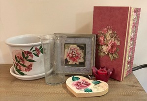 lot 390 image: Fun with Florals