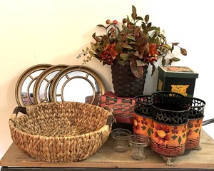 lot 396 image: Variety of Delightful Decor
