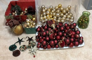 lot 420 image: Festive Ornaments