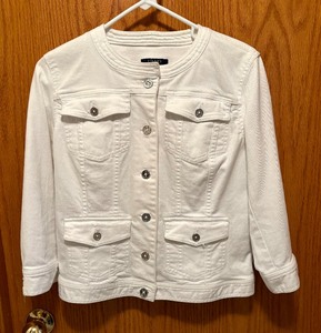lot 423 image: White Jean Jacket by Chaps