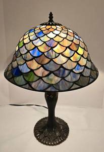 lot 6 image: Tiffany Style Electric Lamp