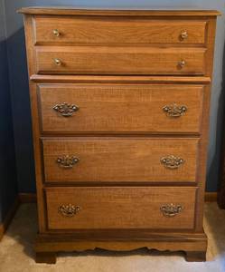 lot 22 image: Beautiful Bassett Furniture Industries Chest of Drawers