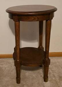 lot 315 image: Versatile Occasional Table