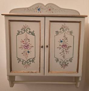 lot 40 image: Pretty Hand-Painted Bathroom Wall Cabinet