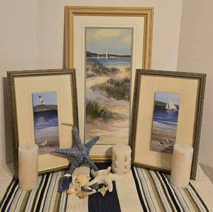 lot 317 image: Beautiful Beachy Decor