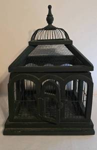 lot 325 image: Unique Wooden Birdhouse