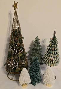 lot 331 image: Abundance of Holiday Trees
