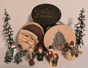 lot 333 image: Unique Holiday Decor