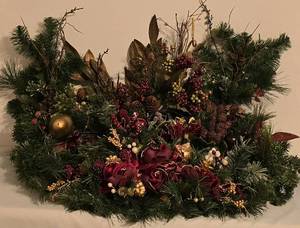lot 338 image: Abundant Holiday Greenery