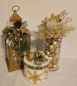 lot 339 image: Golden Seasonal Decor