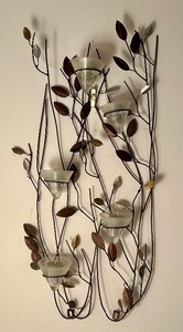 lot 133 image: Beautiful Metal Leaf Candle Holder Wall Hanging