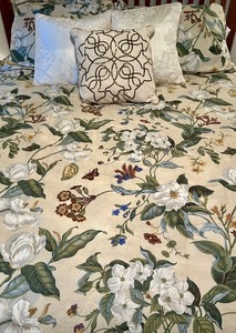 lot 146 image: Pretty Queen Floral Bedding with Accent Pillows