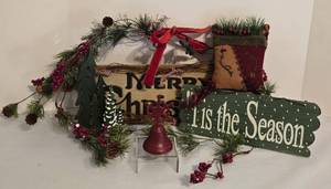 lot 410 image: Seasonal Plaques and Decor