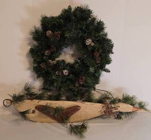 lot 412 image: Elongated Wooden Goose and Wreath Decor