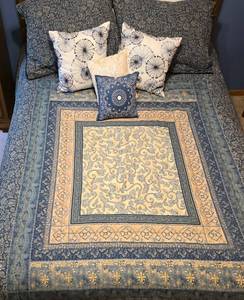 lot 312 image: Pretty Queen Bedding Set