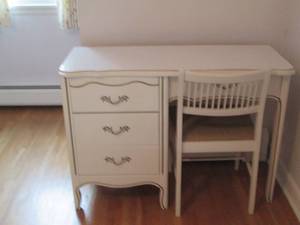 lot 13 image: Vintage white wood 4-drawer desk wi...