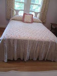 lot 14 image: Vintage white wood headboard and be...
