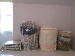 lot 21 image: (4) clear storage bags full of mis...