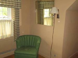 lot 26 image: Mirror, electric lamp and vintage c...