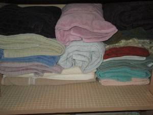 lot 29 image: Assortment of bath towels...