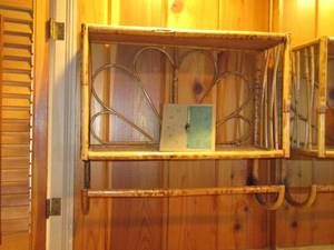 lot 32 image: Contents of bathroom and a vintage ...