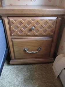 lot 35 image: Night stand measuring 20 x 14 x 24...