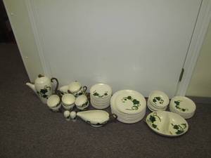 lot 50 image: Poppytrail dish set...